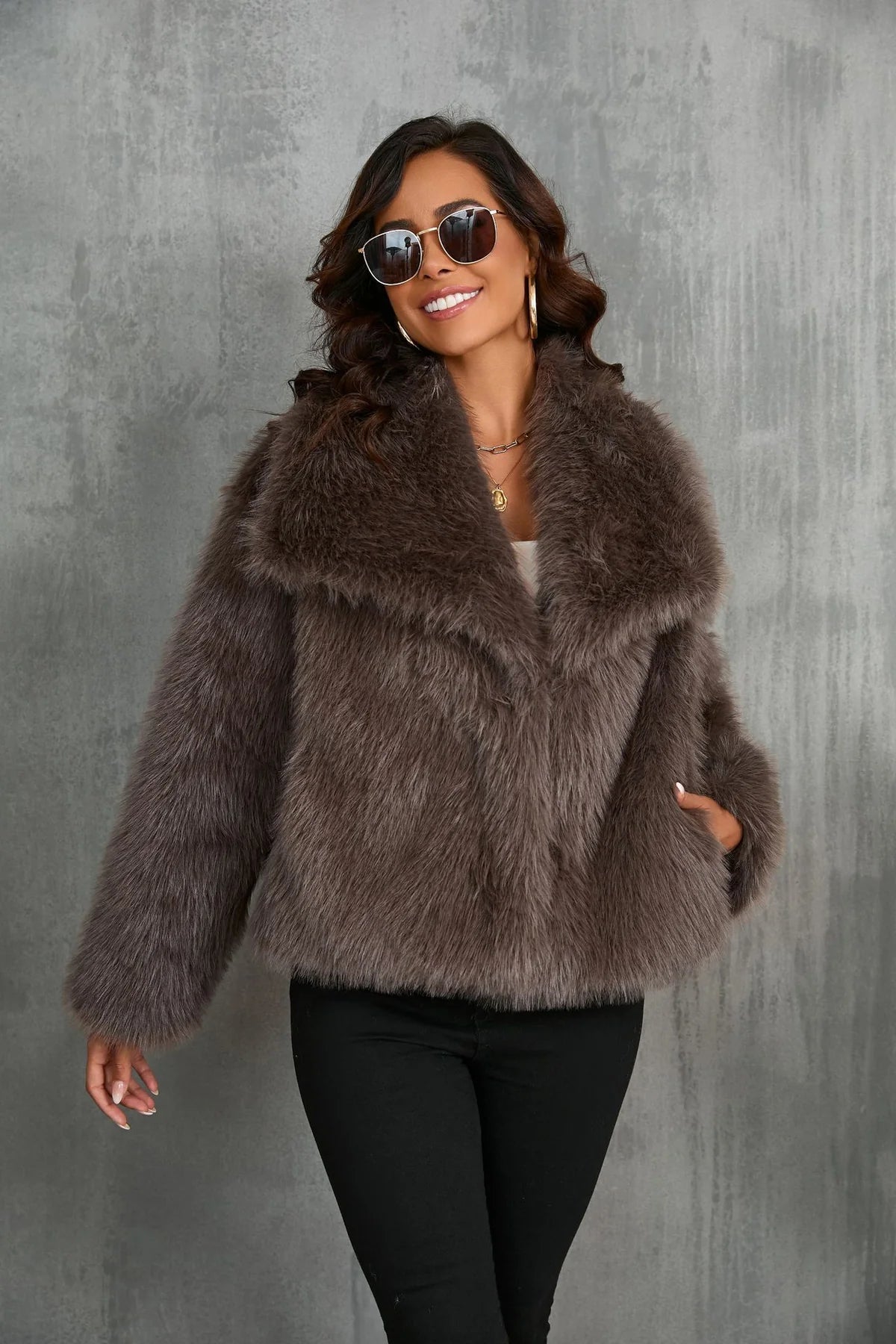 Aurora - Dames Luxe Faux Fur Cropped Jas met Volumineuze Kraag
